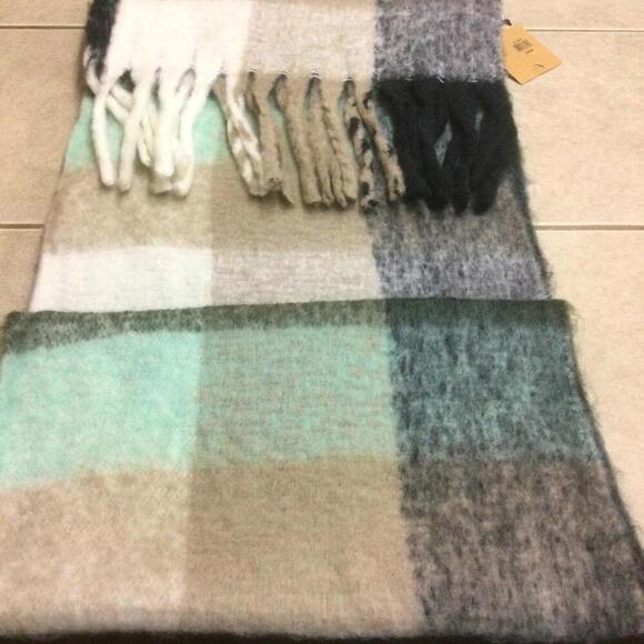 Just Cozy super soft scarf multicolored block/plaid 16”x 88” - Picture 4 of 7